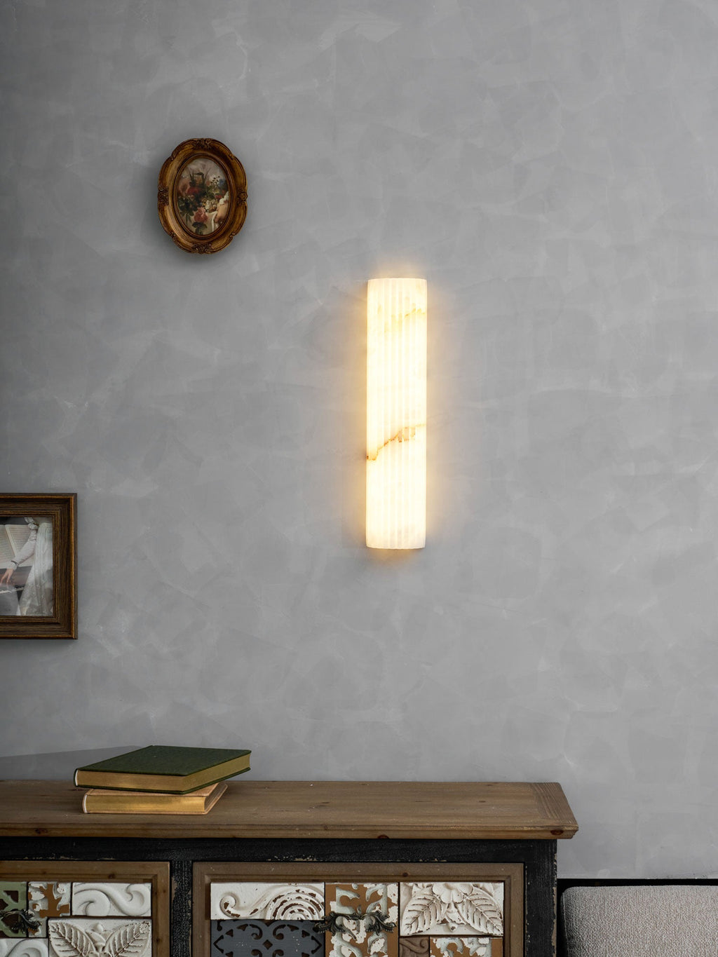 Alvia Alabaster Wall Light — Ribbed Stone Wall Sconce for Bedroom & Hallway