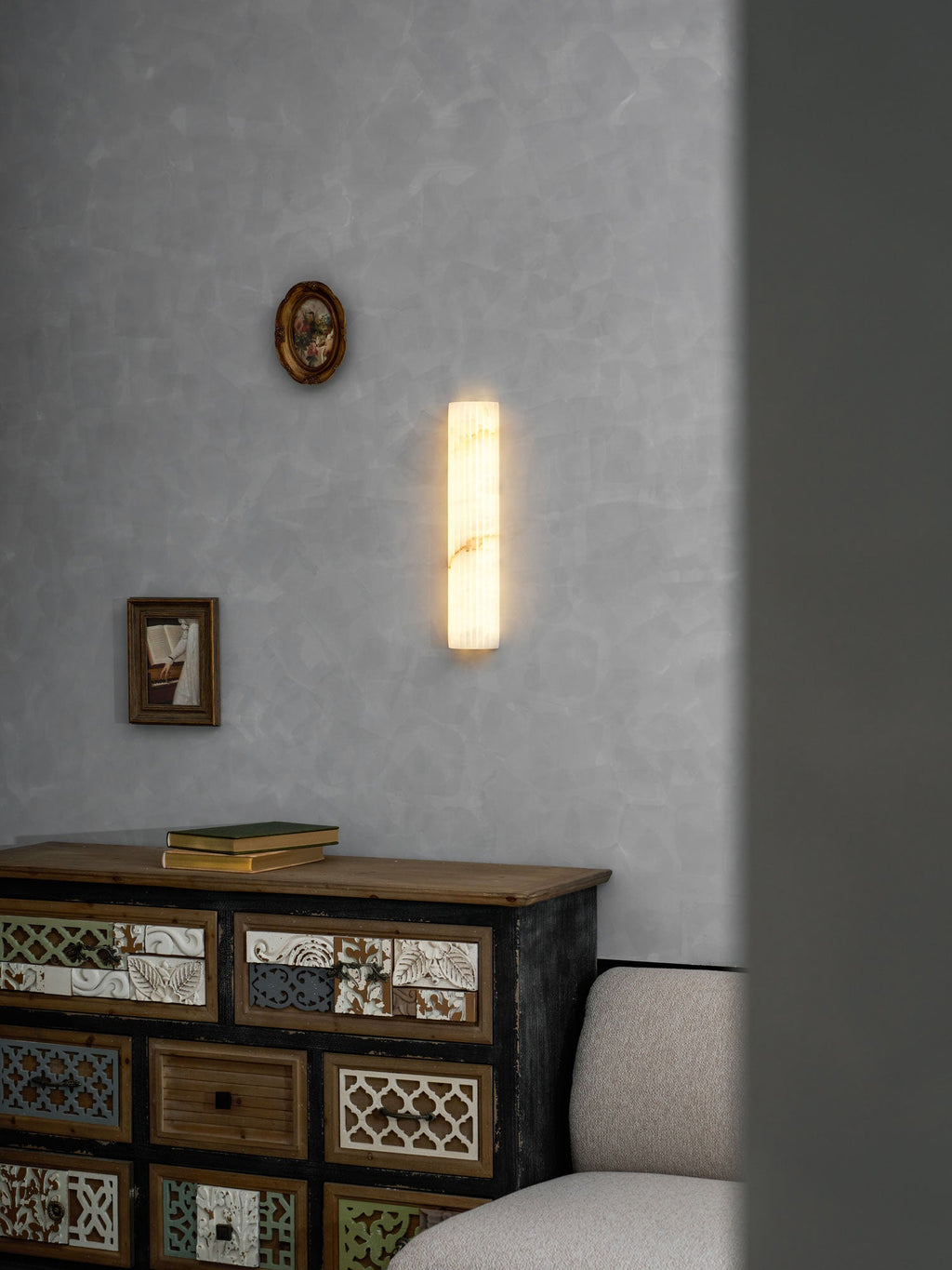 Alvia Alabaster Wall Light — Ribbed Stone Wall Sconce for Bedroom & Hallway