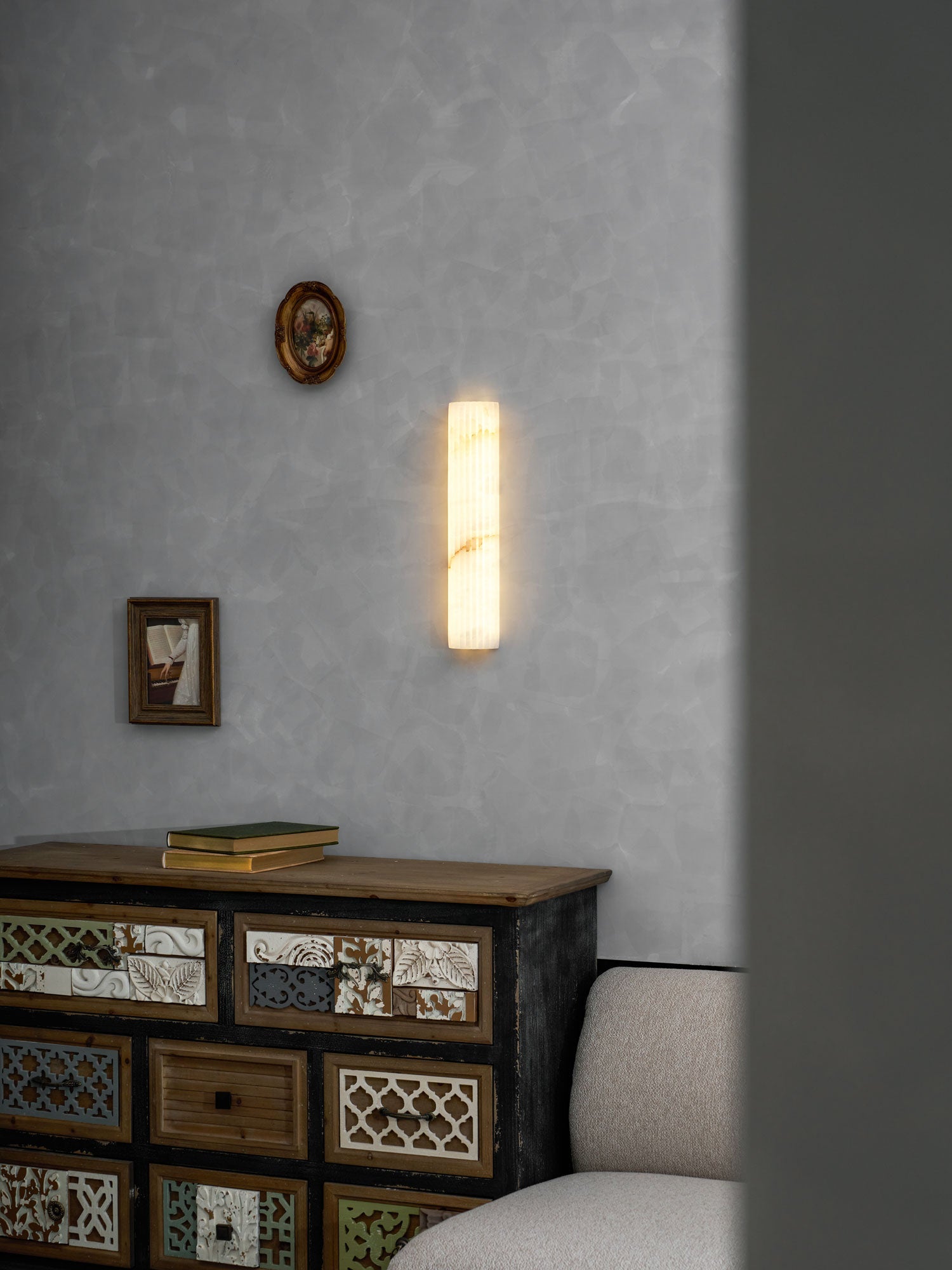 Alvia Alabaster Wall Light — Ribbed Stone Wall Sconce for Bedroom & Hallway