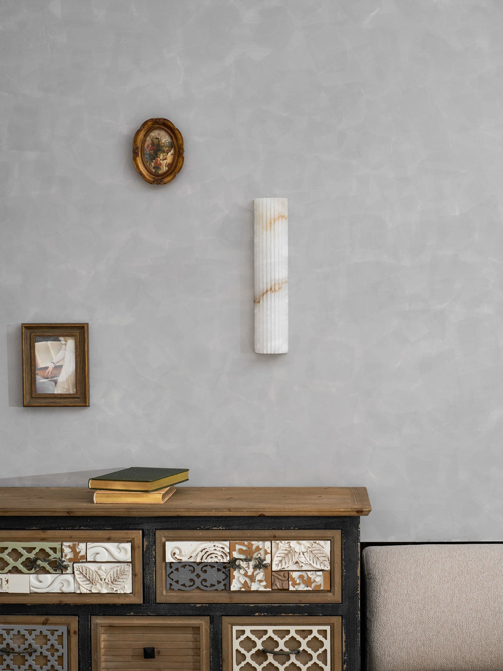 Alvia Alabaster Wall Light — Ribbed Stone Wall Sconce for Bedroom & Hallway