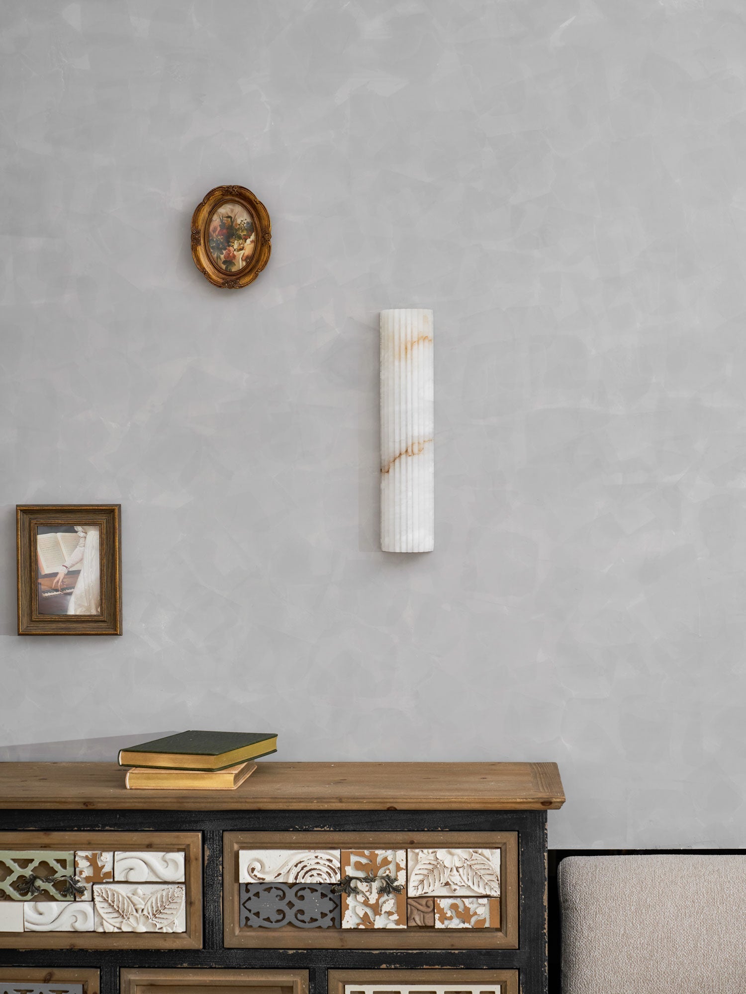 Alvia Alabaster Wall Light — Ribbed Stone Wall Sconce for Bedroom & Hallway