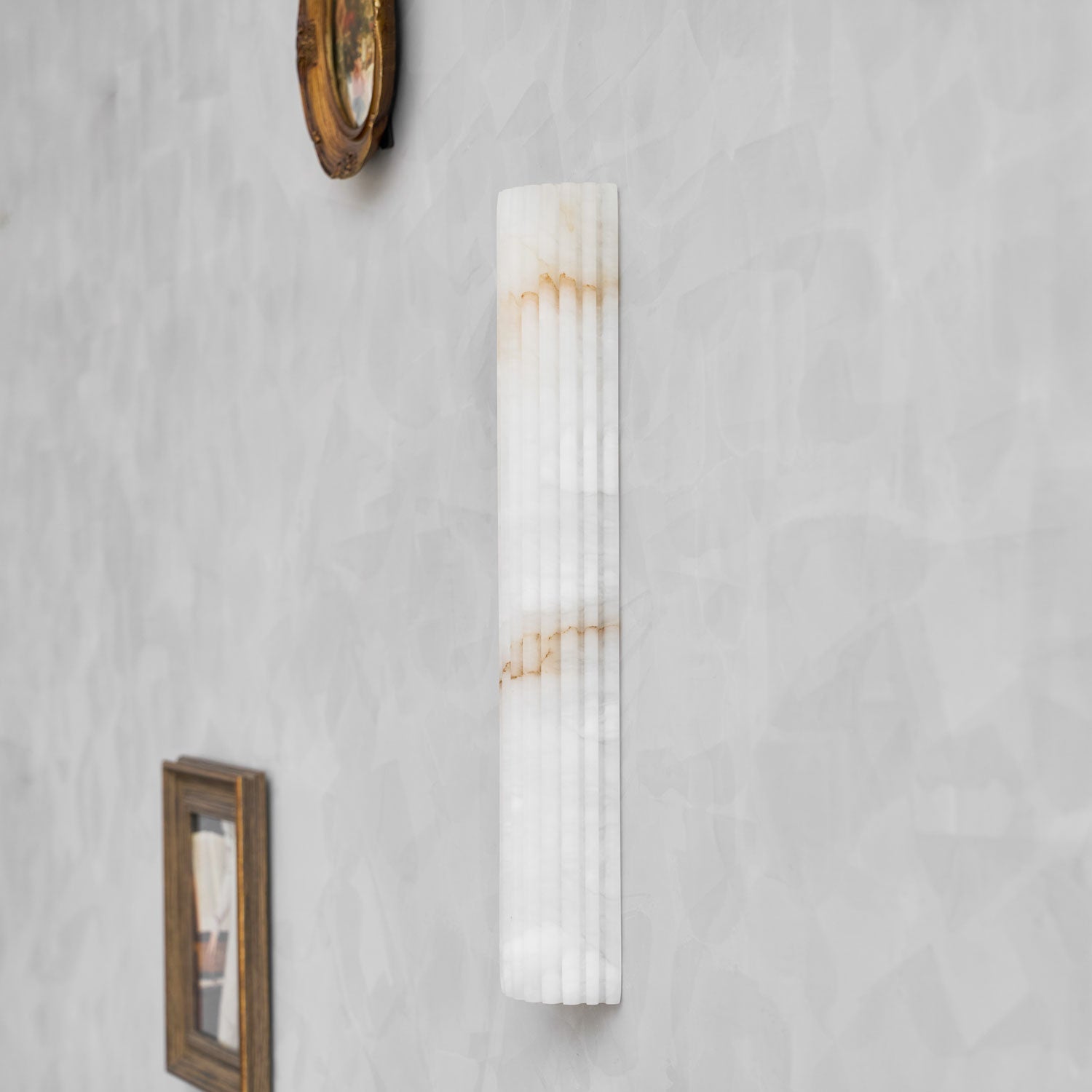 Alvia Alabaster Wall Light — Ribbed Stone Wall Sconce for Bedroom & Hallway