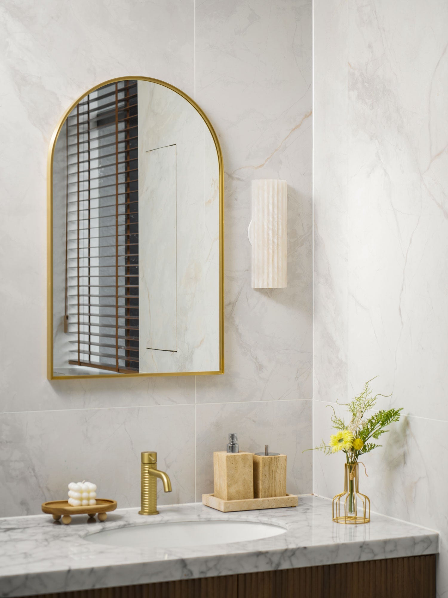 Alvia Alabaster Wall Light — Ribbed Stone Wall Sconce for Bedroom & Hallway