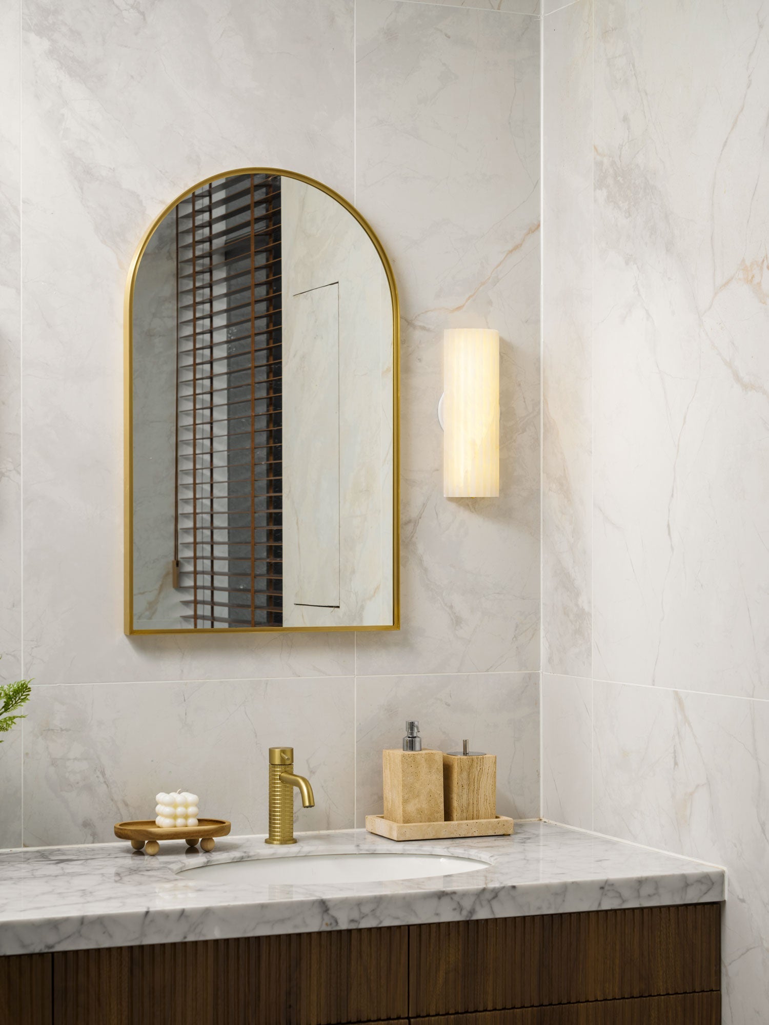Alvia Alabaster Wall Light — Ribbed Stone Wall Sconce for Bedroom & Hallway