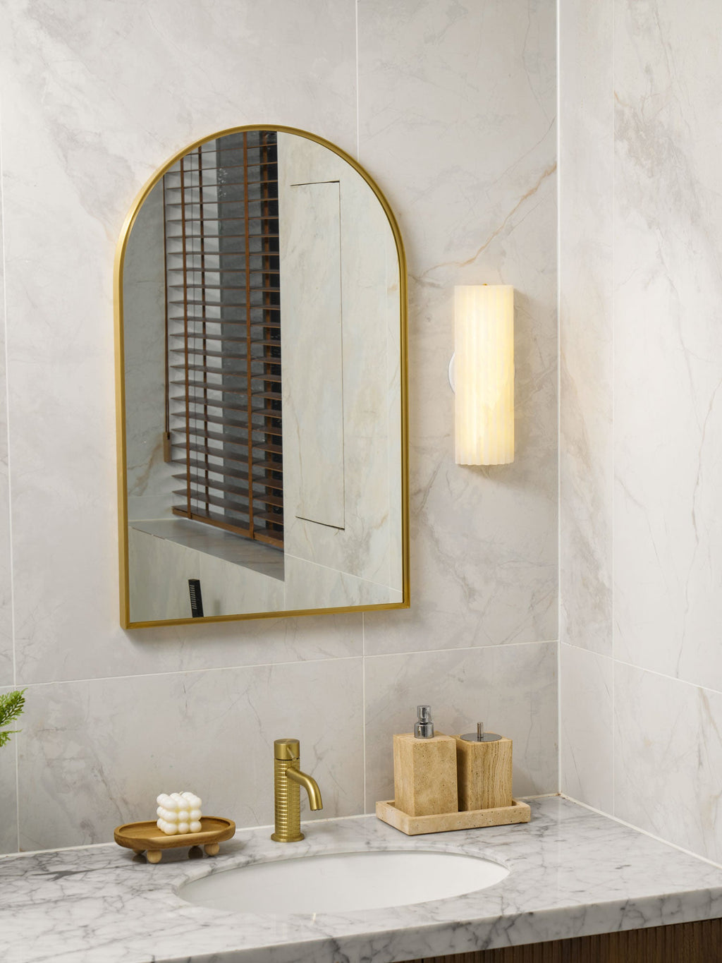 Alvia Alabaster Wall Light — Ribbed Stone Wall Sconce for Bedroom & Hallway