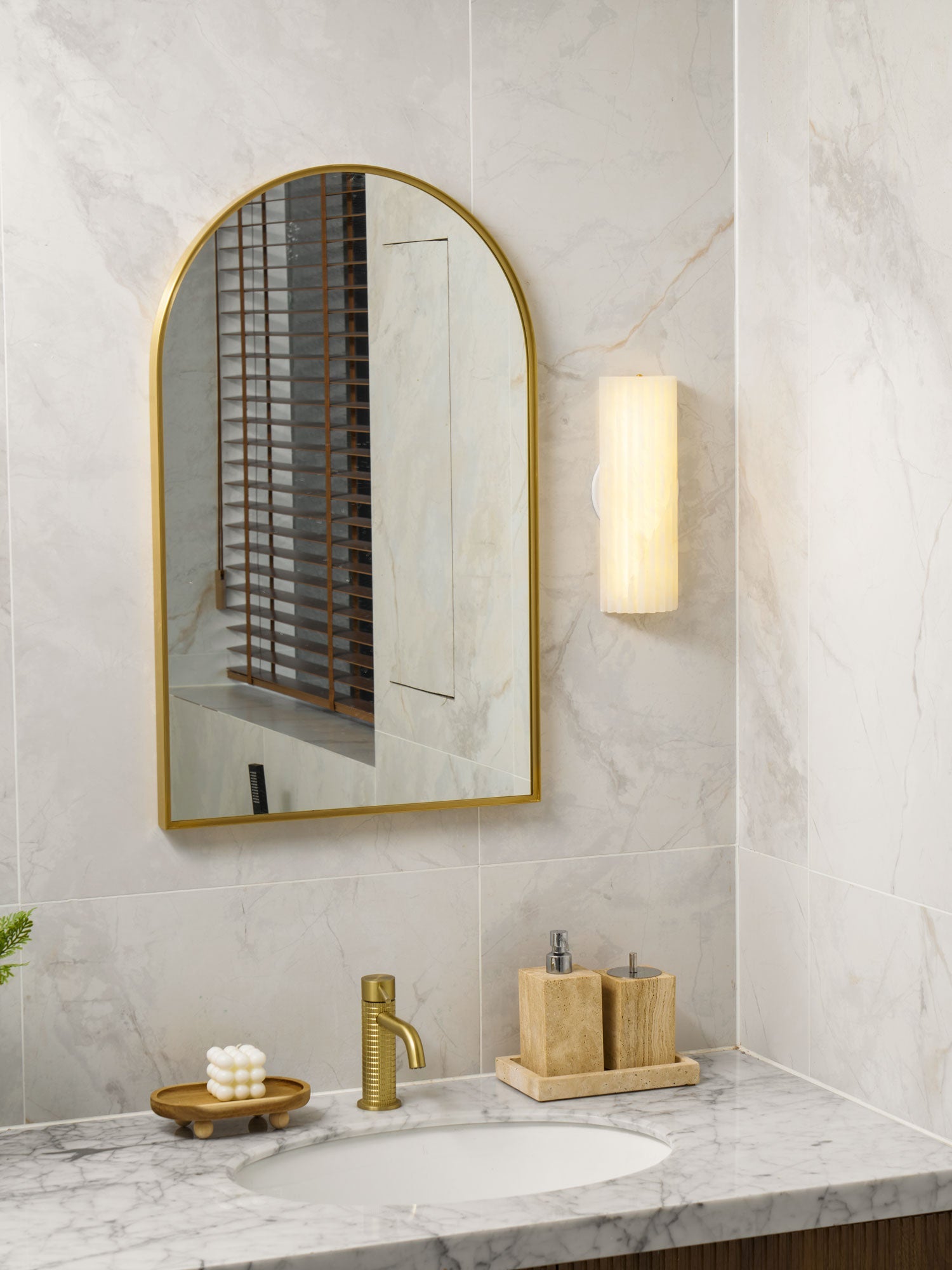 Alvia Alabaster Wall Light — Ribbed Stone Wall Sconce for Bedroom & Hallway