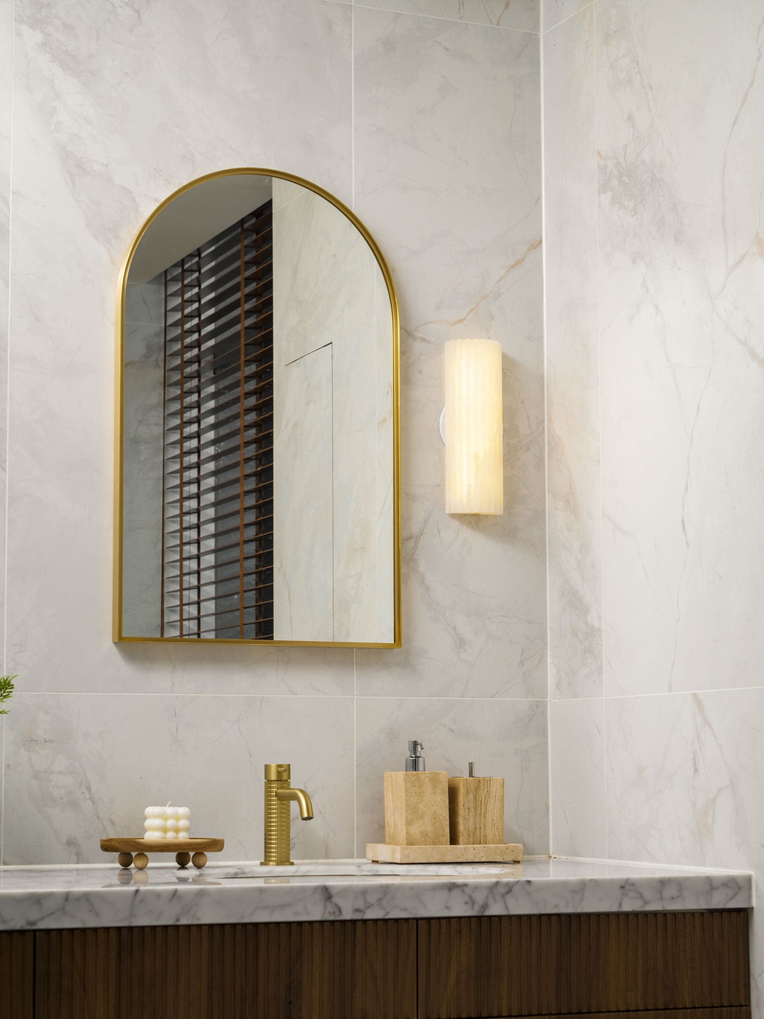 Alvia Alabaster Wall Light — Ribbed Stone Wall Sconce for Bedroom & Hallway