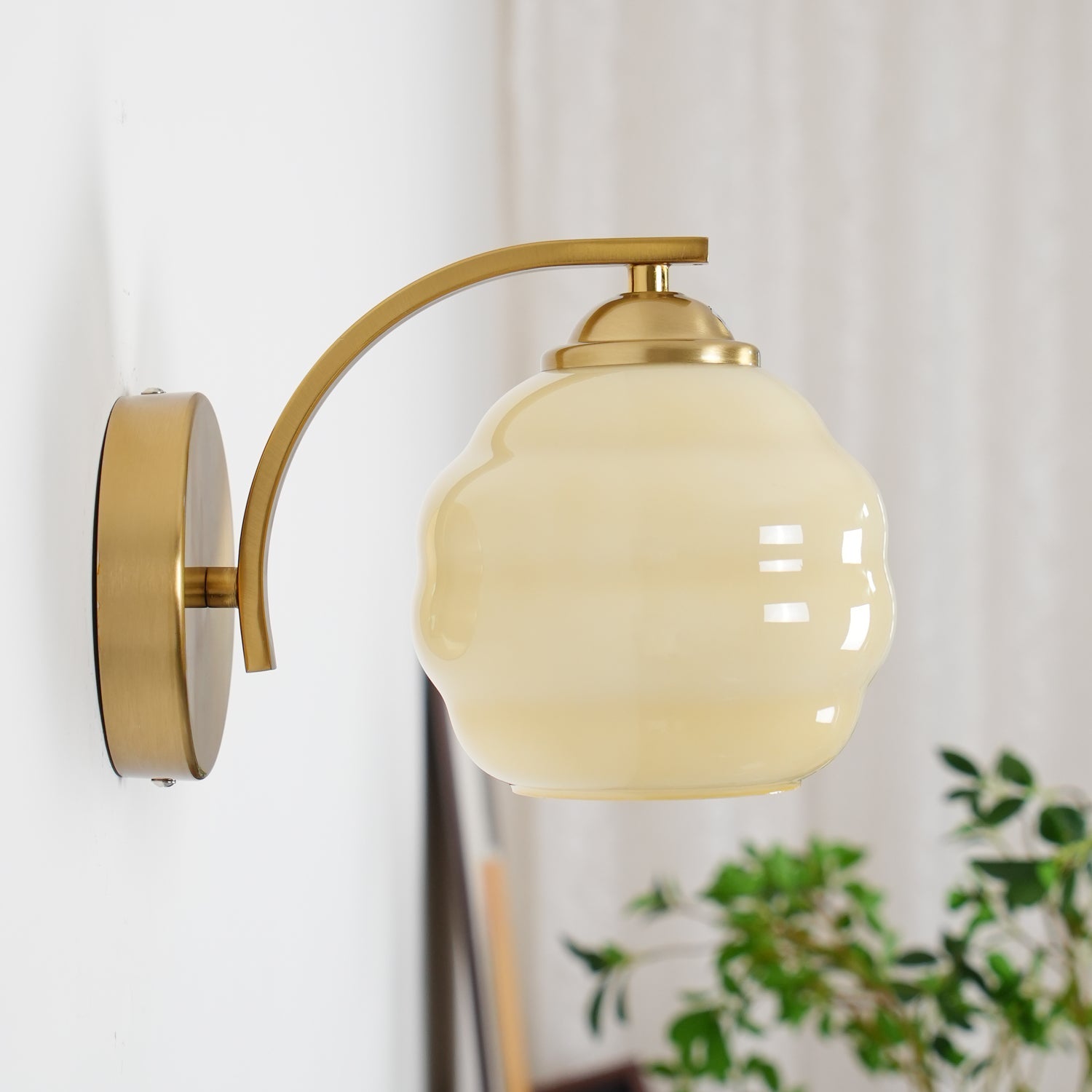 Art Deco Vintage Wall Lamp — White Glass Wall Sconce for Bedroom & Hallway