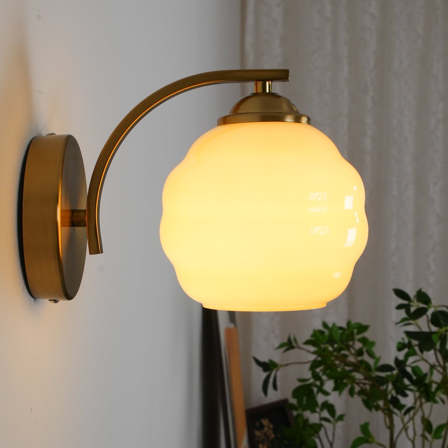 Art Deco Vintage Wall Lamp — White Glass Wall Sconce for Bedroom & Hallway