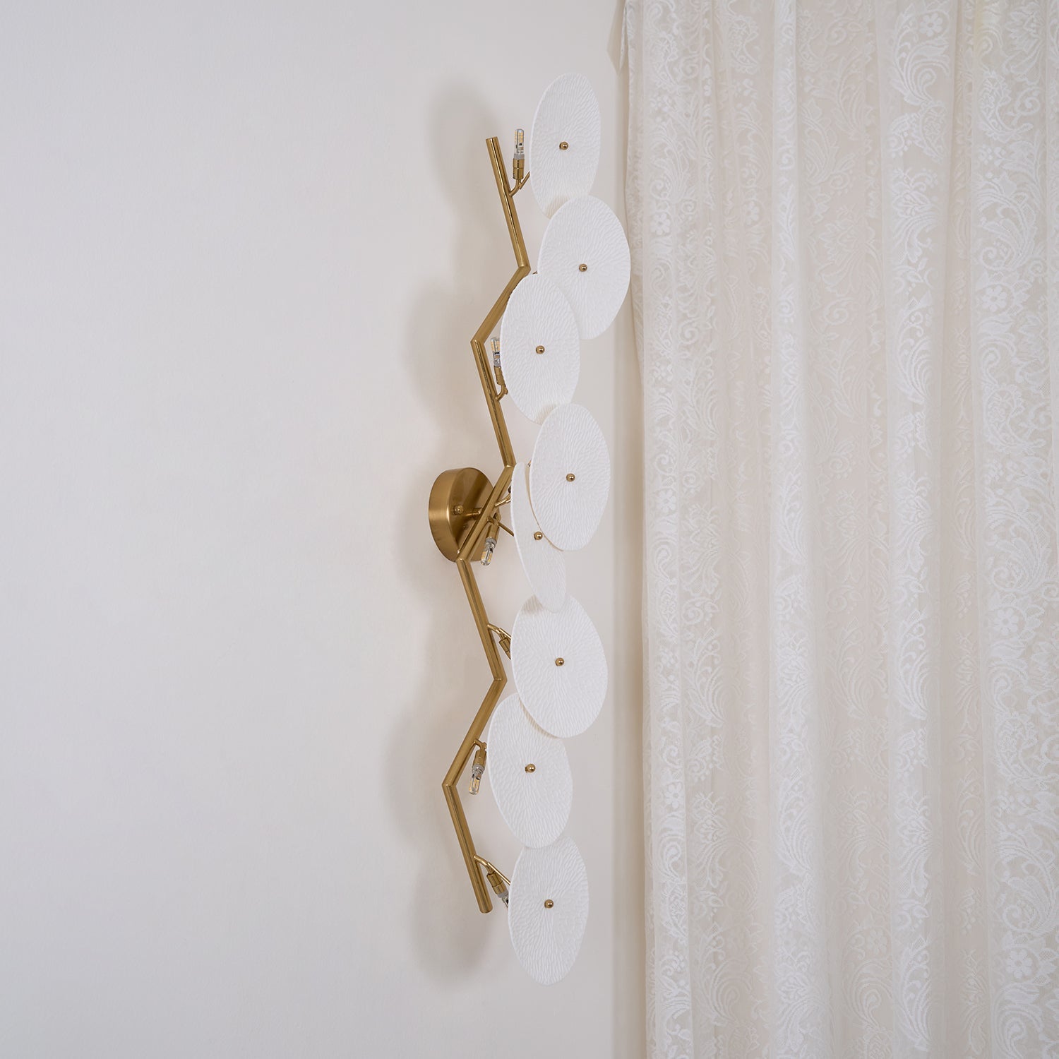 Lotus Petal Wall Lamp — Ceramic Floral Wall Sconce for Bedroom & Hallway