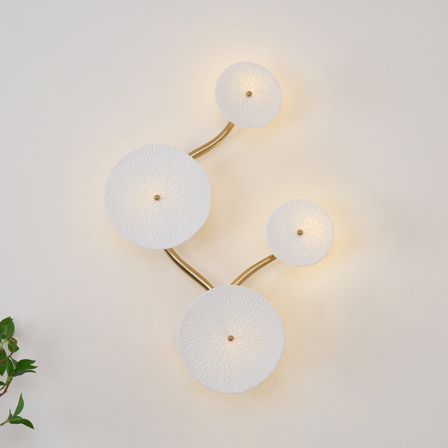 Lotus Petal Wall Lamp — Ceramic Floral Wall Sconce for Bedroom & Hallway