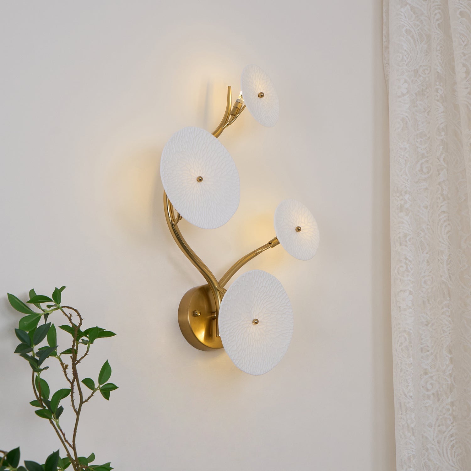 Lotus Petal Wall Lamp — Ceramic Floral Wall Sconce for Bedroom & Hallway