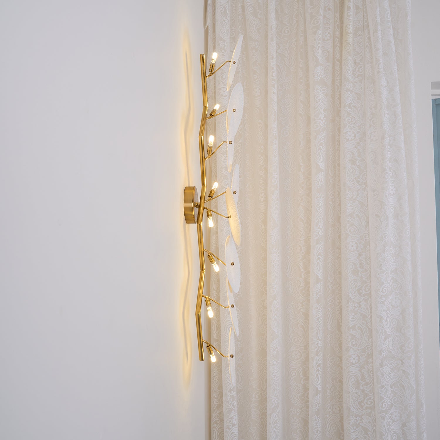 Lotus Petal Wall Lamp — Ceramic Floral Wall Sconce for Bedroom & Hallway