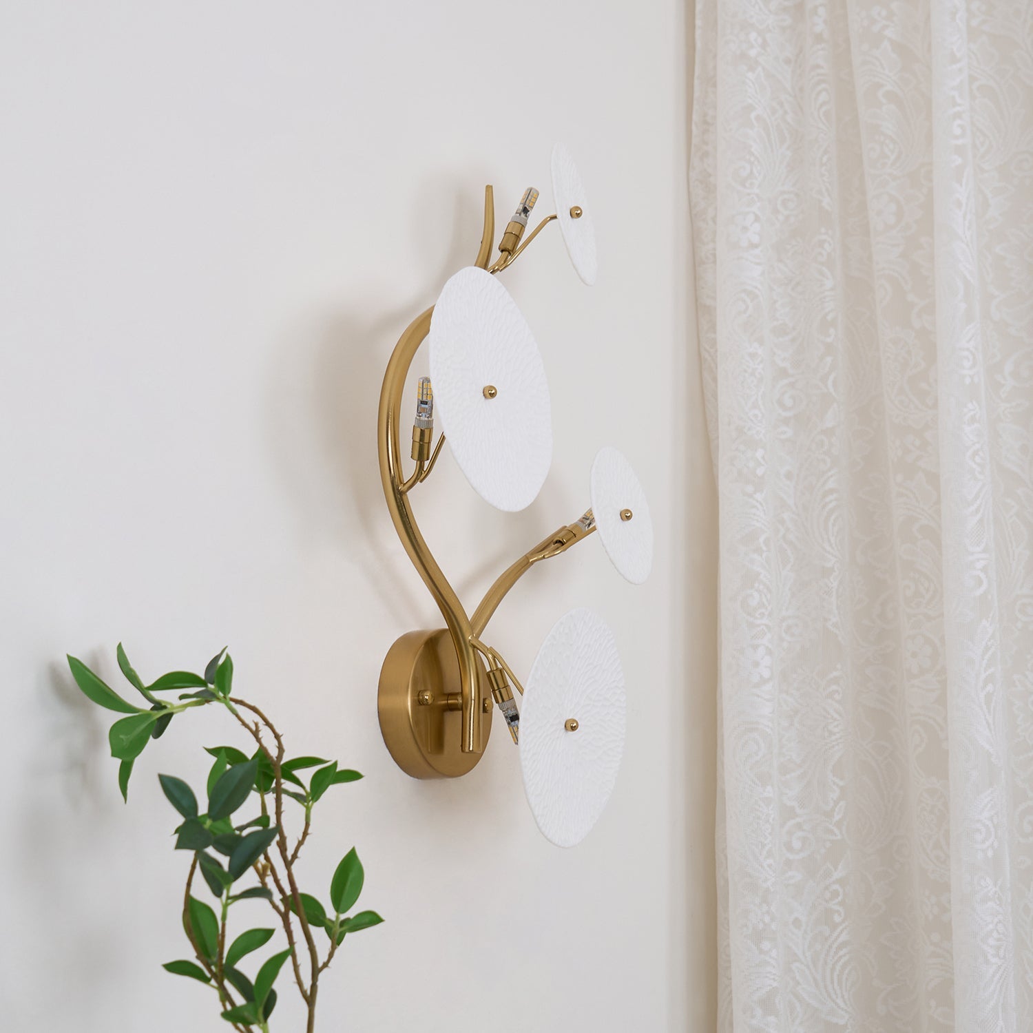 Lotus Petal Wall Lamp — Ceramic Floral Wall Sconce for Bedroom & Hallway