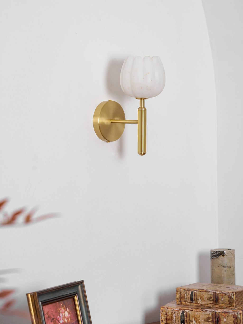 Mian Alabaster Wall Lamp — Brass Floral Stone Wall Sconce for Bedroom & Hallway