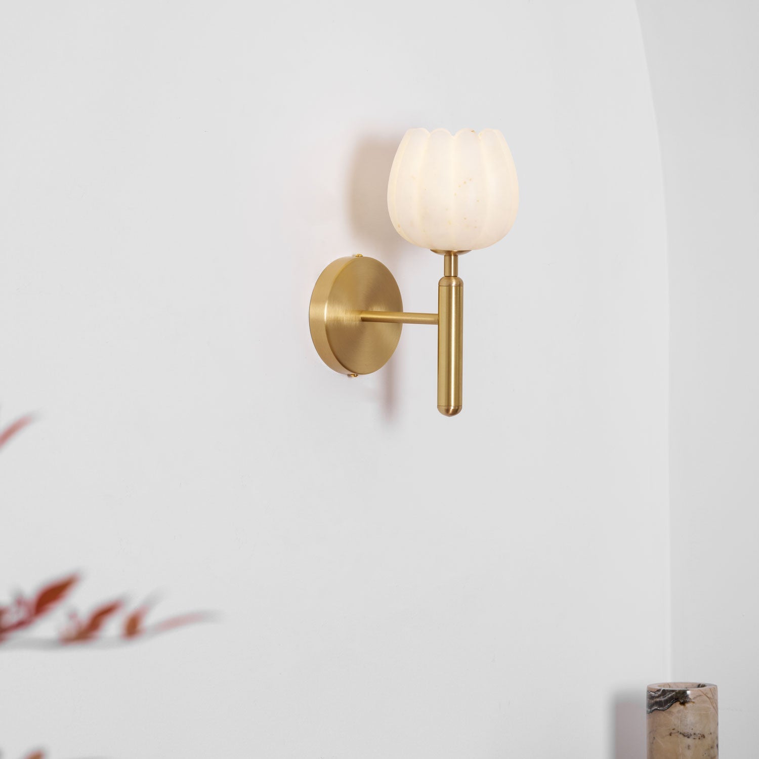 Mian Alabaster Wall Lamp — Brass Floral Stone Wall Sconce for Bedroom & Hallway