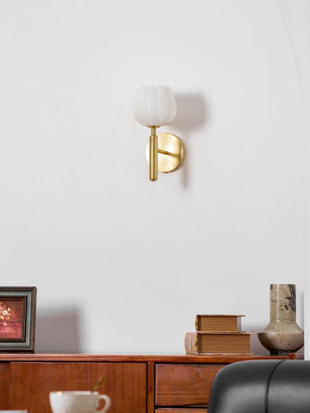 Mian Alabaster Wall Lamp — Brass Floral Stone Wall Sconce for Bedroom & Hallway