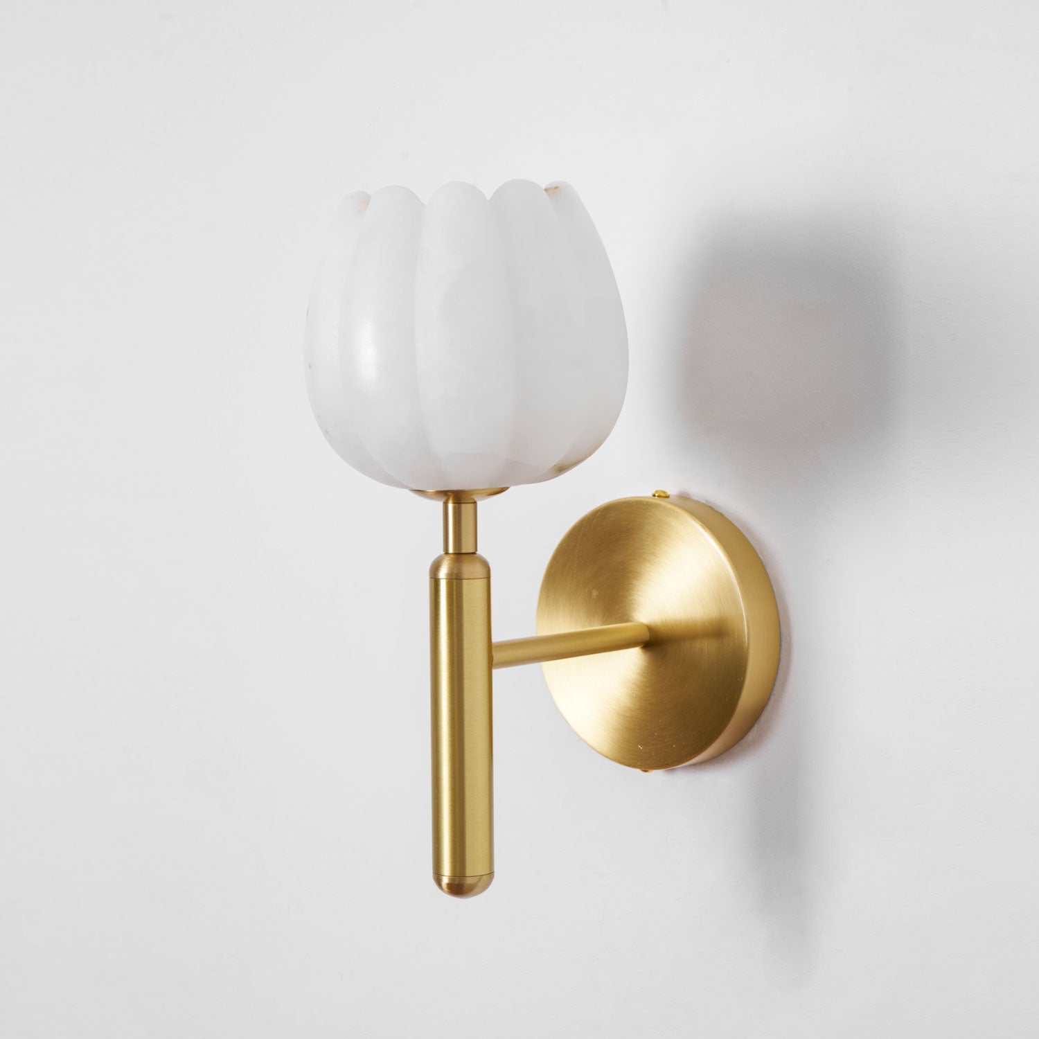 Mian Alabaster Wall Lamp — Brass Floral Stone Wall Sconce for Bedroom & Hallway