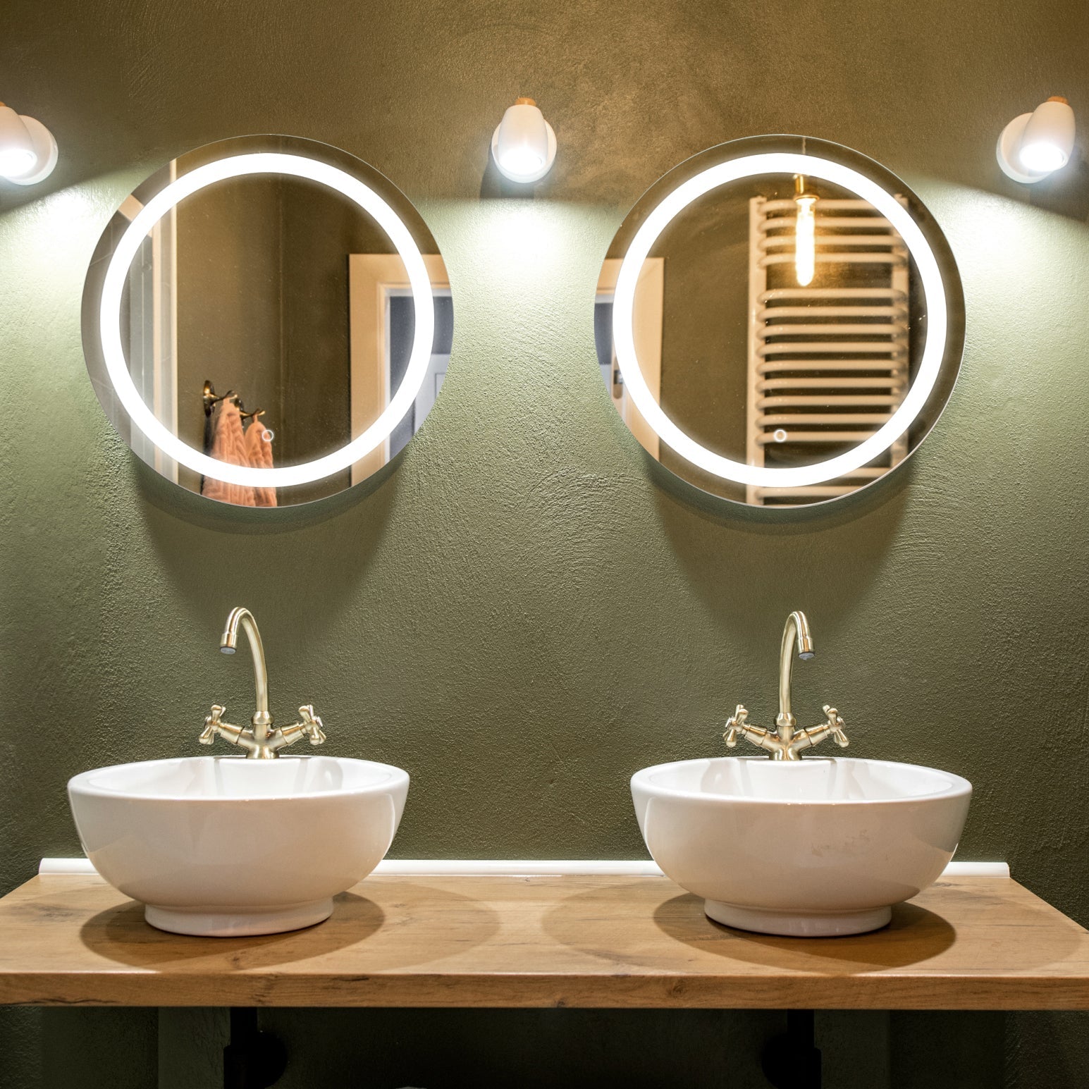 Solstice Round LED Bathroom Vanity Mirror for bathroom vanity | Halvern
